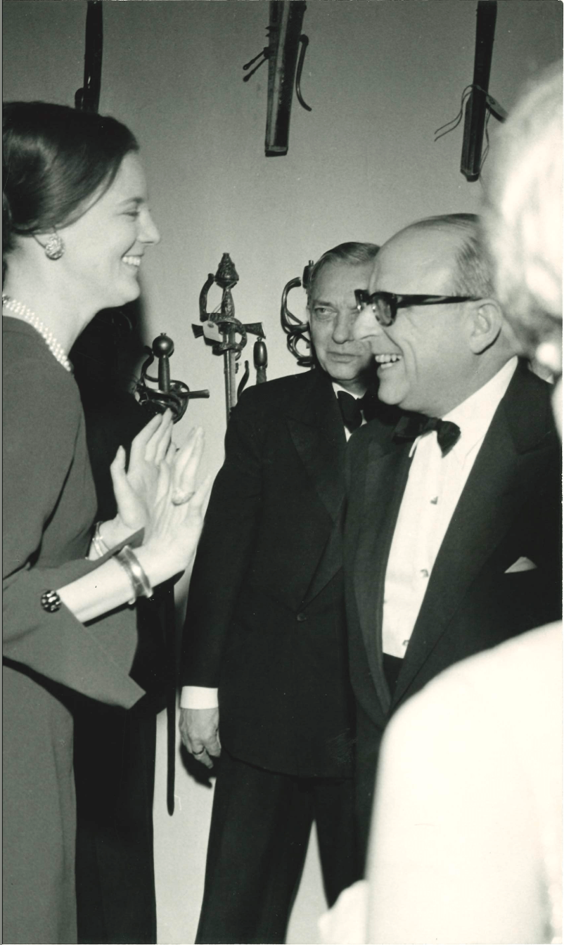 Kronprinsesse Margrethe til møde i Geografisk Selskab, 1967. Fra venstre: Kronprinsesse Margrethe ,Direktør Einar Andersen (Geodætisk Institut), Prof. Axel Schou. 